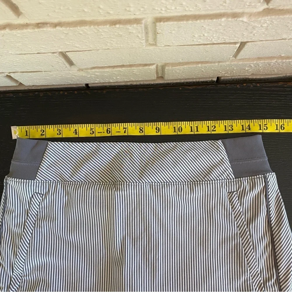 Athleta Brooklyn Women Skirt Skort Size 6 Striped Stretch Gray White Zip Pockets - Picture 8 of 9